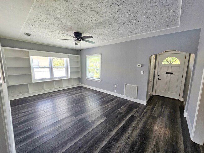 Photo - St. Petersburg Pool Home - 3 Bedroom 2 Bath