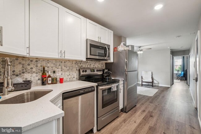Building Photo - 655 N 33rd St