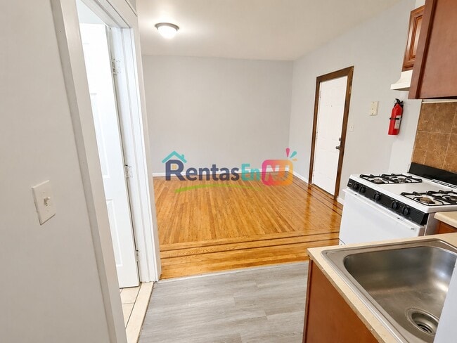 Photo - 658 Sanford Ave Unit G