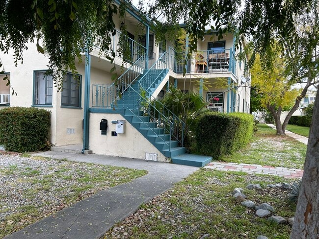 Photo - 1033 E Glenoaks Blvd Unidad 1033 1-2