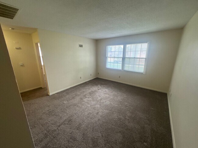 Photo - Welcome to Manor Heights Apartments!