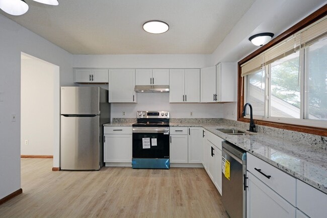 Photo - Beautifully Updated 3-Bed 2-Bath Home in Eden Prairie!