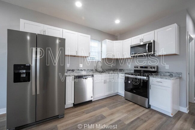 Photo - 224 W 28th St