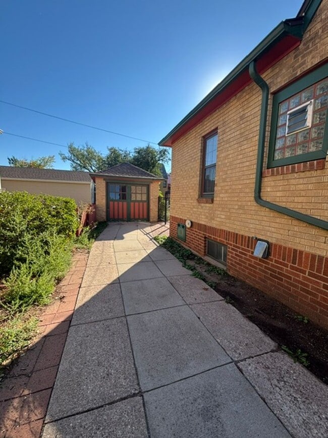 Photo - 2817 Pioneer Ave