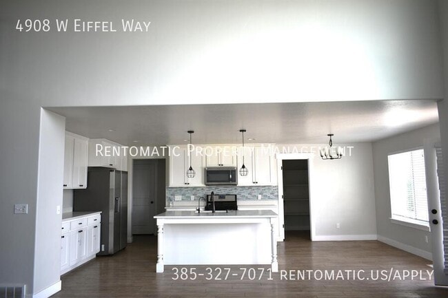 Photo - 4908 Eiffel Wy