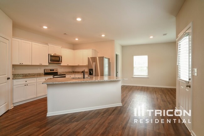 Photo - 966 Minden Terrace