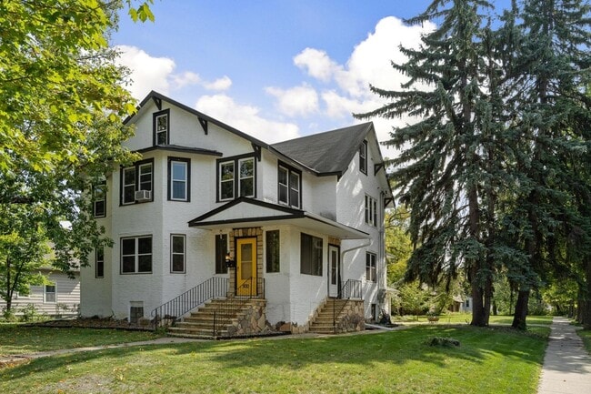 Photo - 800 37th Ave NE Unit 2