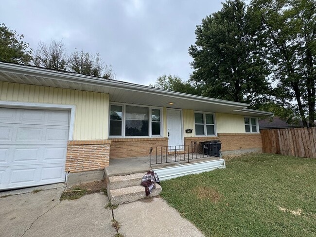 Building Photo - 3 Bedroom home