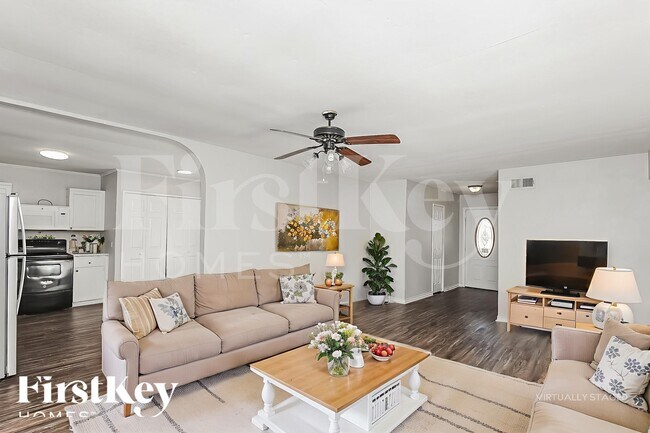 Photo - 2202 Lockwood Dr