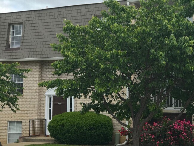 Monticello Square Apartments
