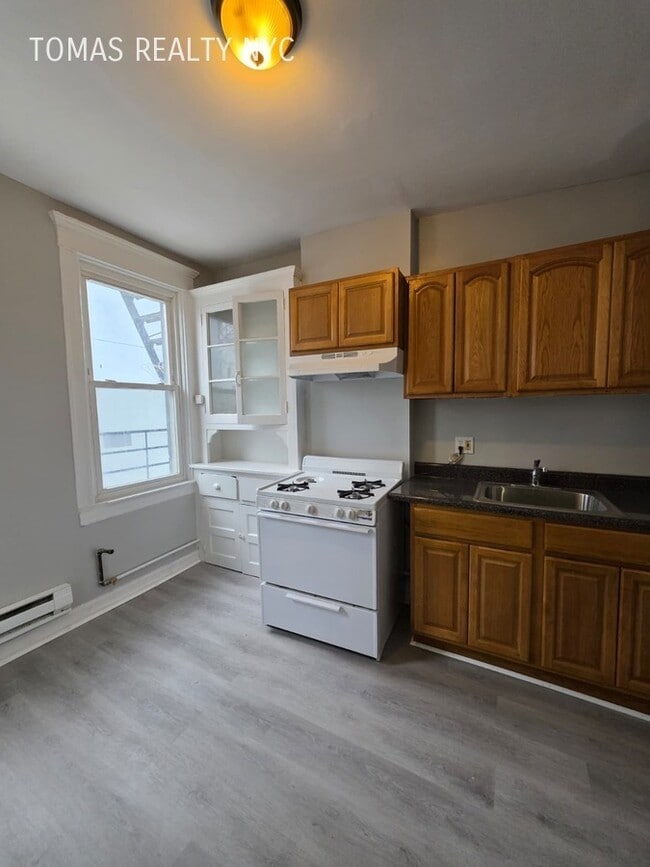 Photo - 18 Seymour St Unit 2R