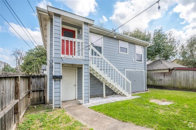 Building Photo - 4204 Lovejoy St Rental