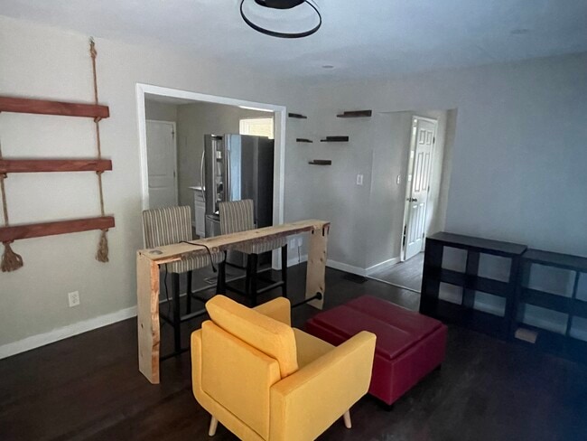 Photo - 1375 Northwest Dr NW