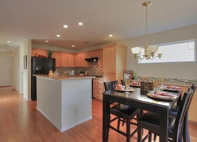 Photo - 739 NE 61st Ct