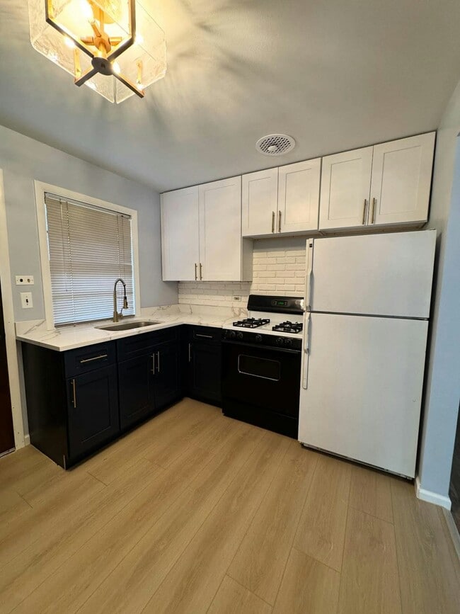 Photo - 11900 Ann St Unit 1