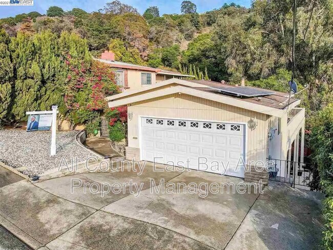 Photo - 1740 Ganges Ave