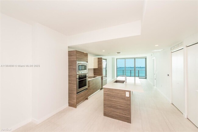 Photo - 2 br, 2 bath Condo - 460 NE 28th St Specta...