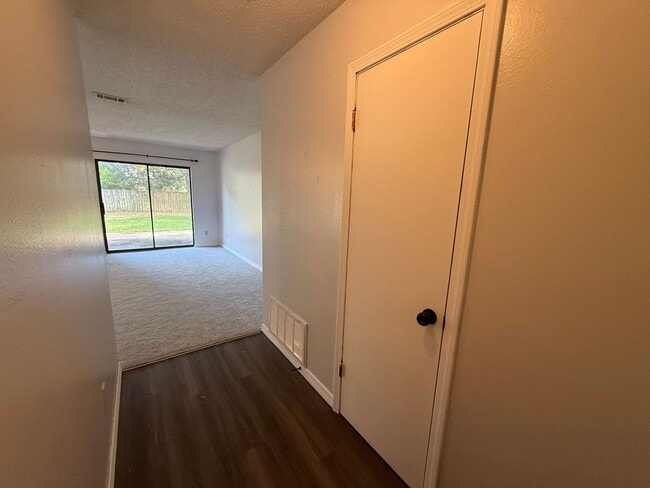 Photo - Gulf Breeze - Paradise Bay - 3 bedroom, 2 bathroom w/ lawn care included