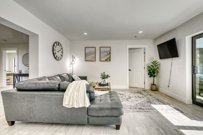 Photo - 106 Playmore Dr Unidad ID1346491P