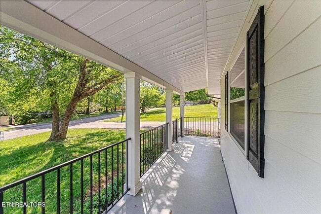 Photo - 221 Medford Rd