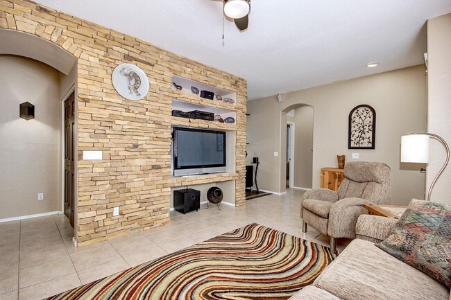 Building Photo - 2553 N Raven Rental