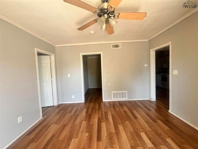 Photo - 2006 Bell St