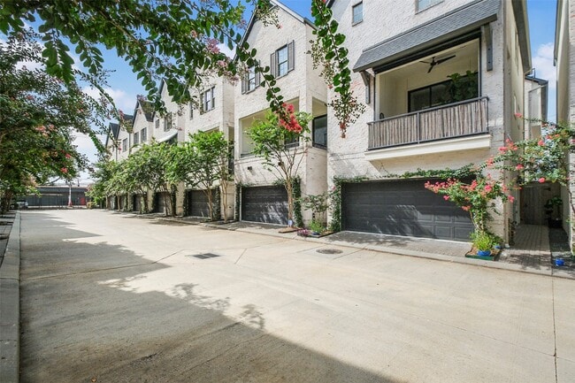 Building Photo - 4010 University Grove St