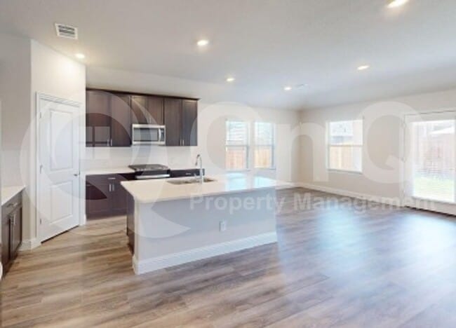 Photo - 613 Huntley Dr