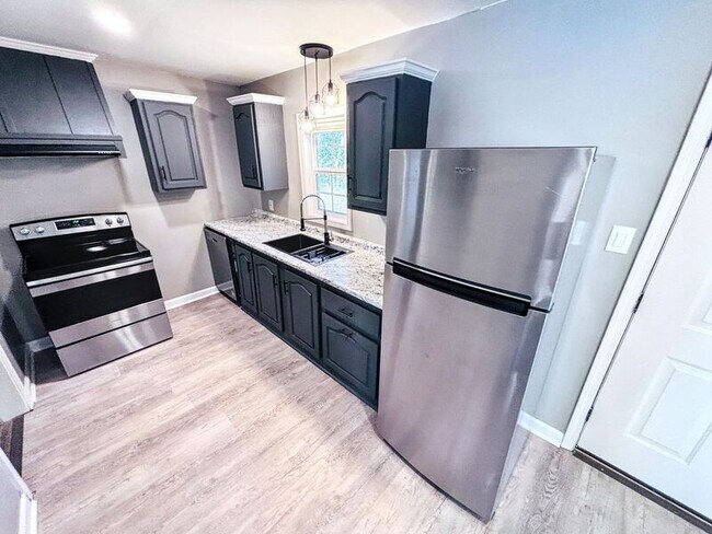 Photo - 2261 Paden St