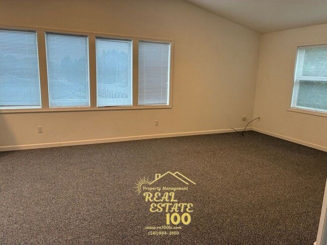 Photo - 838 SE Oar Ave