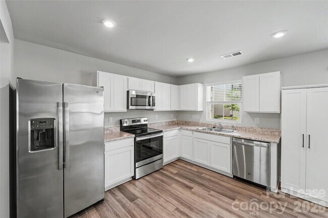 6042 Cutwater Cir