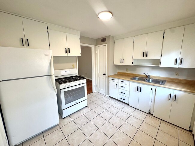 Building Photo - 464-464 Glen View Ct Unit 458