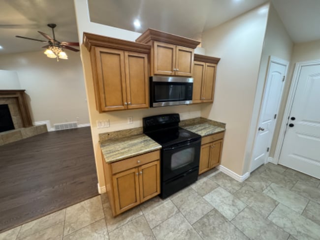 Photo - 656 S 1050 W