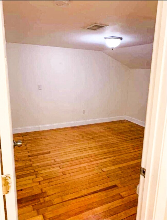 Photo - 174 Chad Brown St