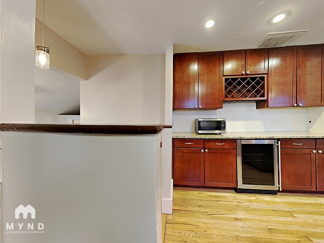 Photo - 4465 Meade St