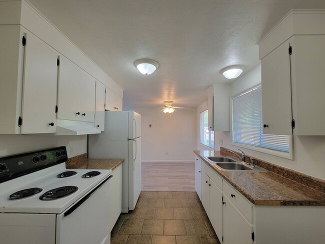 Photo - 1821 N Rd 32