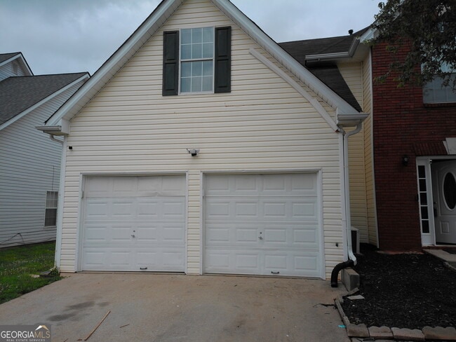 Building Photo - 235 Vaness Dr