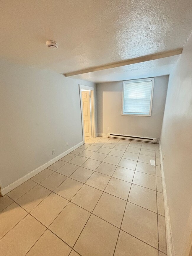 Photo - 384 Tilghman St Unidad 8