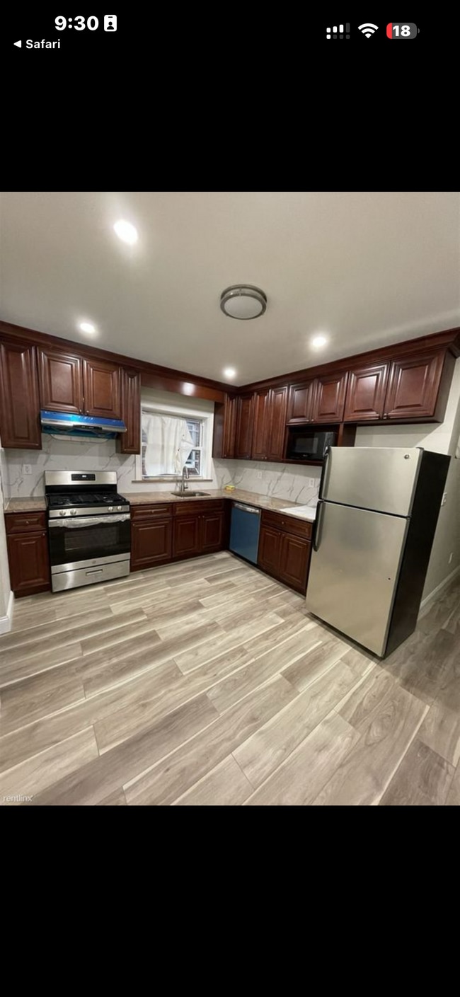 Building Photo - 69-21-21 Bell Blvd Rental
