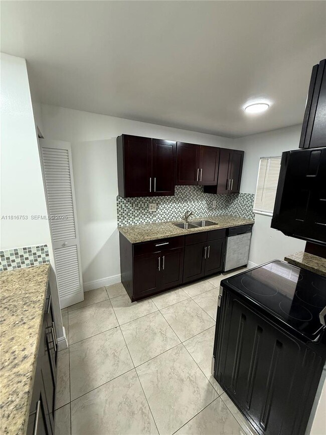 Photo - 4121 Stirling Rd Unit 402