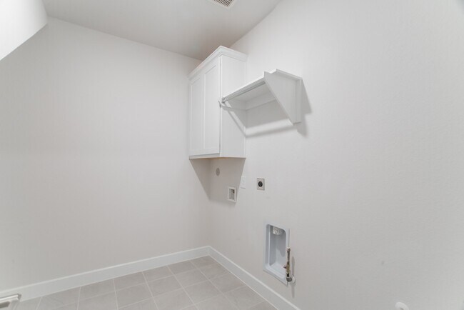 Building Photo - 11 Mariposa Wds Dr