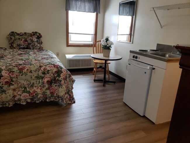 Adams Street Apartments - No Fee, Short Term
