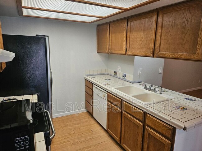 Photo - 520 N Stapley Dr