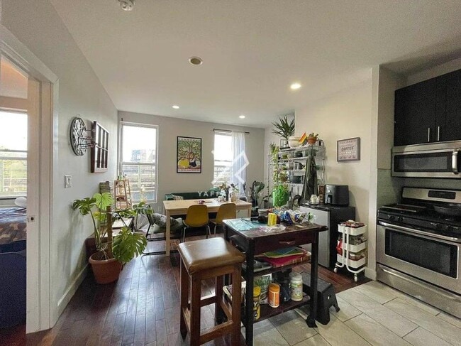 Building Photo - 3 bedroom in BROOKLYN NY 11221 Unit 3 Rental
