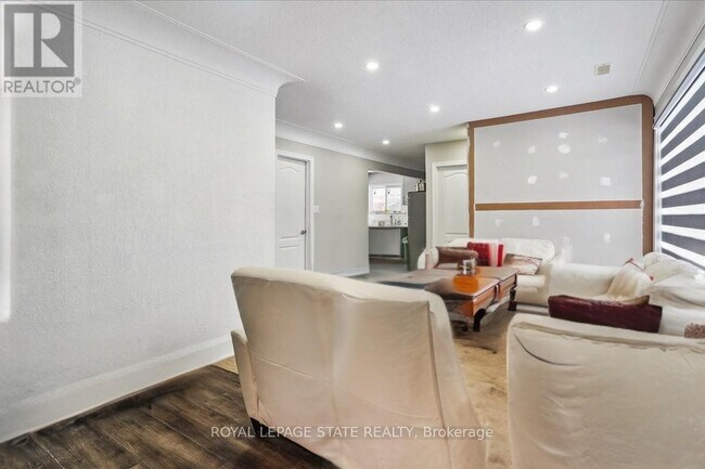 Photo - 251 King St E