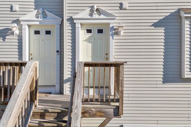 Pine Rock Townhomes  Student Living