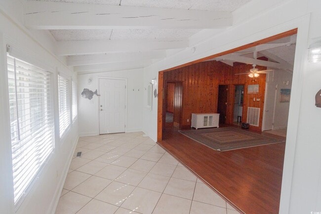 Photo - 4718 Seaview St