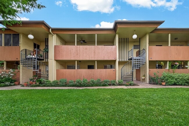 Building Photo - 7714 Renwick Dr Unit M68