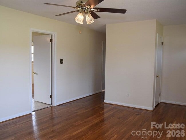 Photo - 1812 Cameron Rd