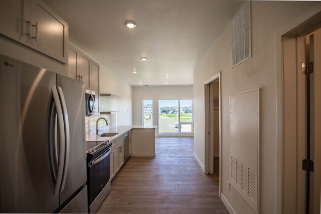 Earl Studio 481 sq ft SB Studio - The Earl Apartments and Twin Homes